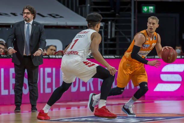 鲍威尔的进 鲍威尔的进