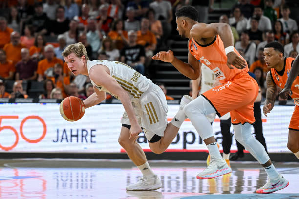 欧文左膝前交叉韧带手术成功，关节和半月板未受损.