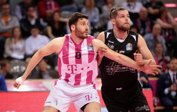 齐尔克泽谈国家队首球：在家人面前进球很棒，目标是再接再厉