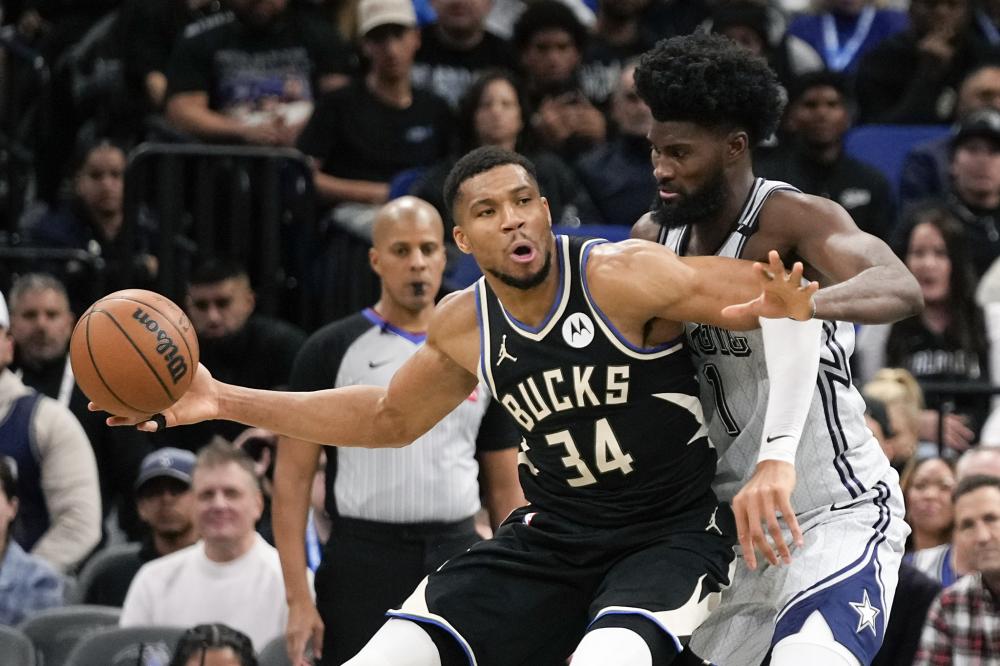 转会传闻：皇马计划求购梅努；曼联有意与昔日前锋重聚