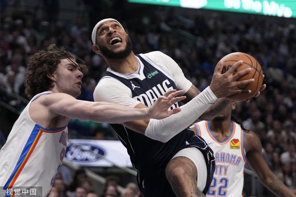 欧冠半场：克瑙夫打破僵局，法兰克福1-0巴塞罗那（欧冠半场战报：克瑙夫先开纪录，法兰克福暂1-0领先巴萨）